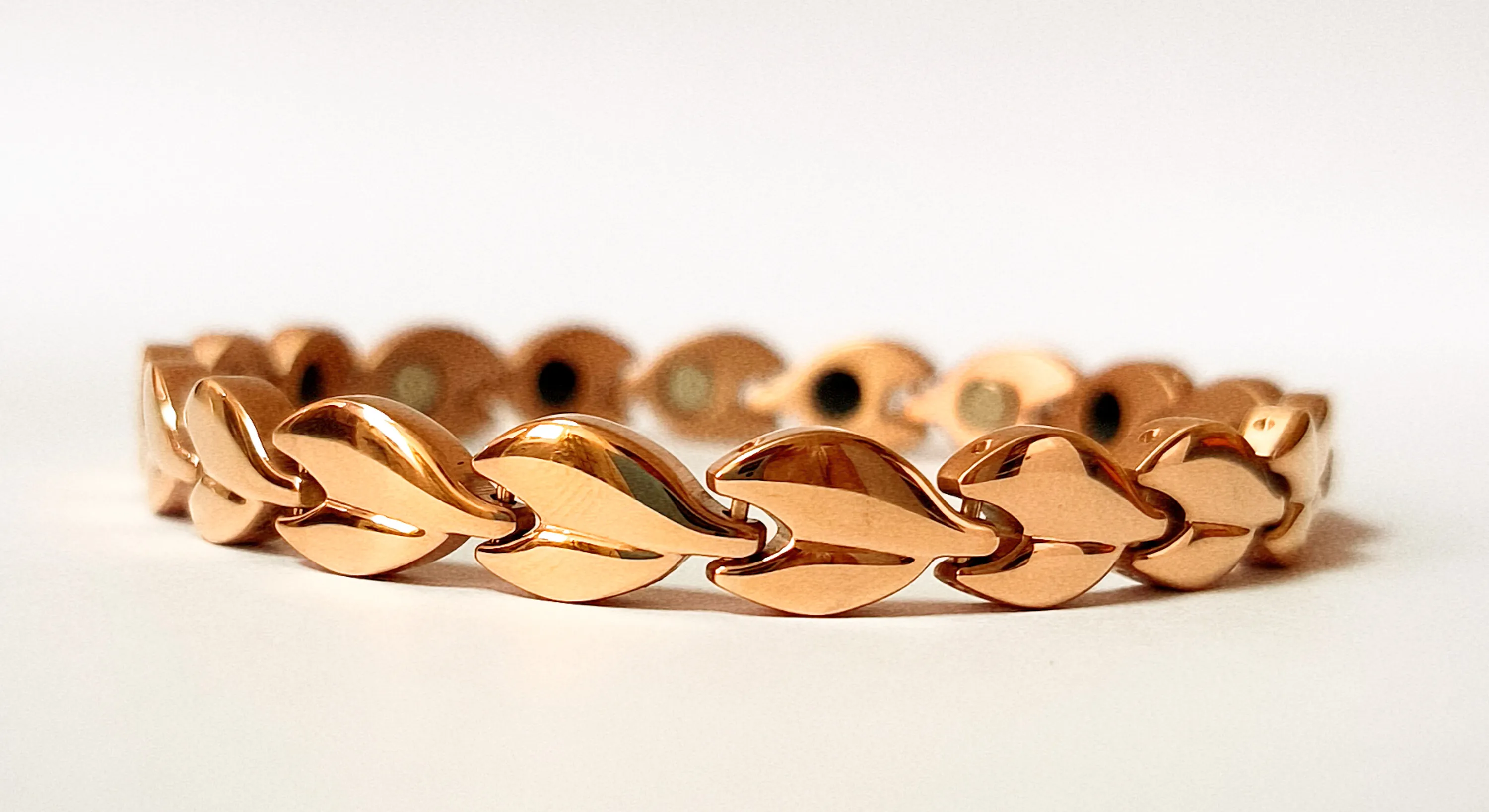 دستبند مغناطیسی چیست